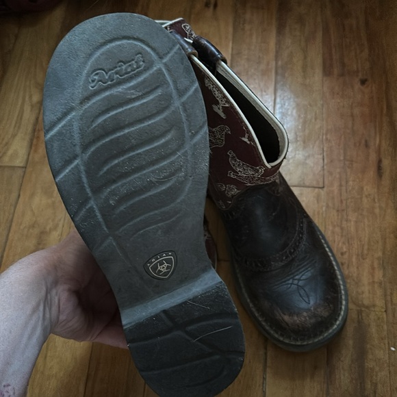 Beyond adorable and fun artists with chicken print - Picture 6 of 7